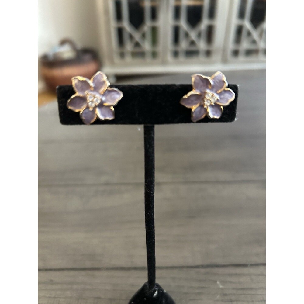 Vintage Mother Of Pearl Lilac Color Clip On Earrings